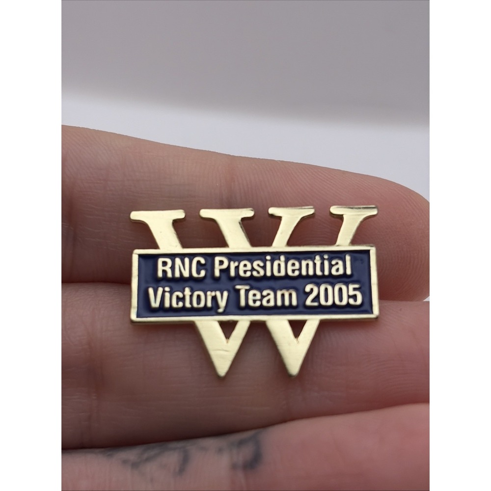 RNC Presidential Victory Team 2005 George Bush Gold Tone Lapel Hat Pin